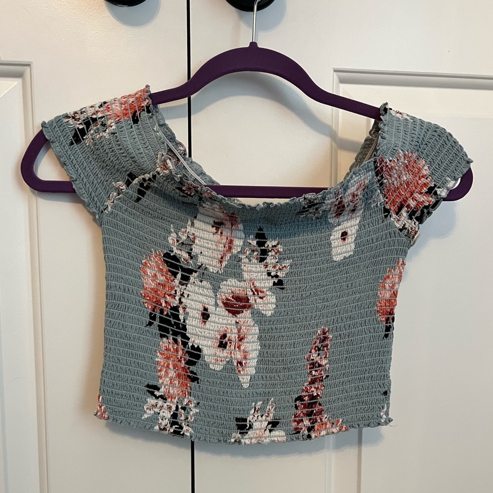 Kendall & Kylie Off the Shoulder Top Size Small